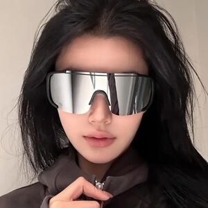 Stylish Unisex Black Sunglasses With Chrome Lens